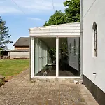 Large Near Feriehus
