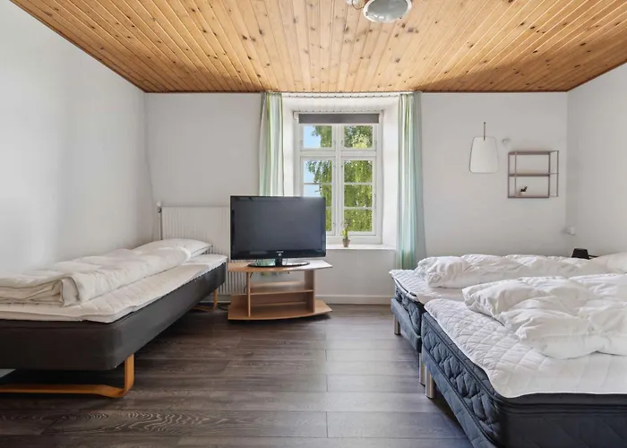 Large Near Semesterbostad