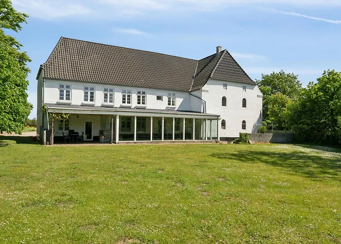 Semesterbostad Large Near *